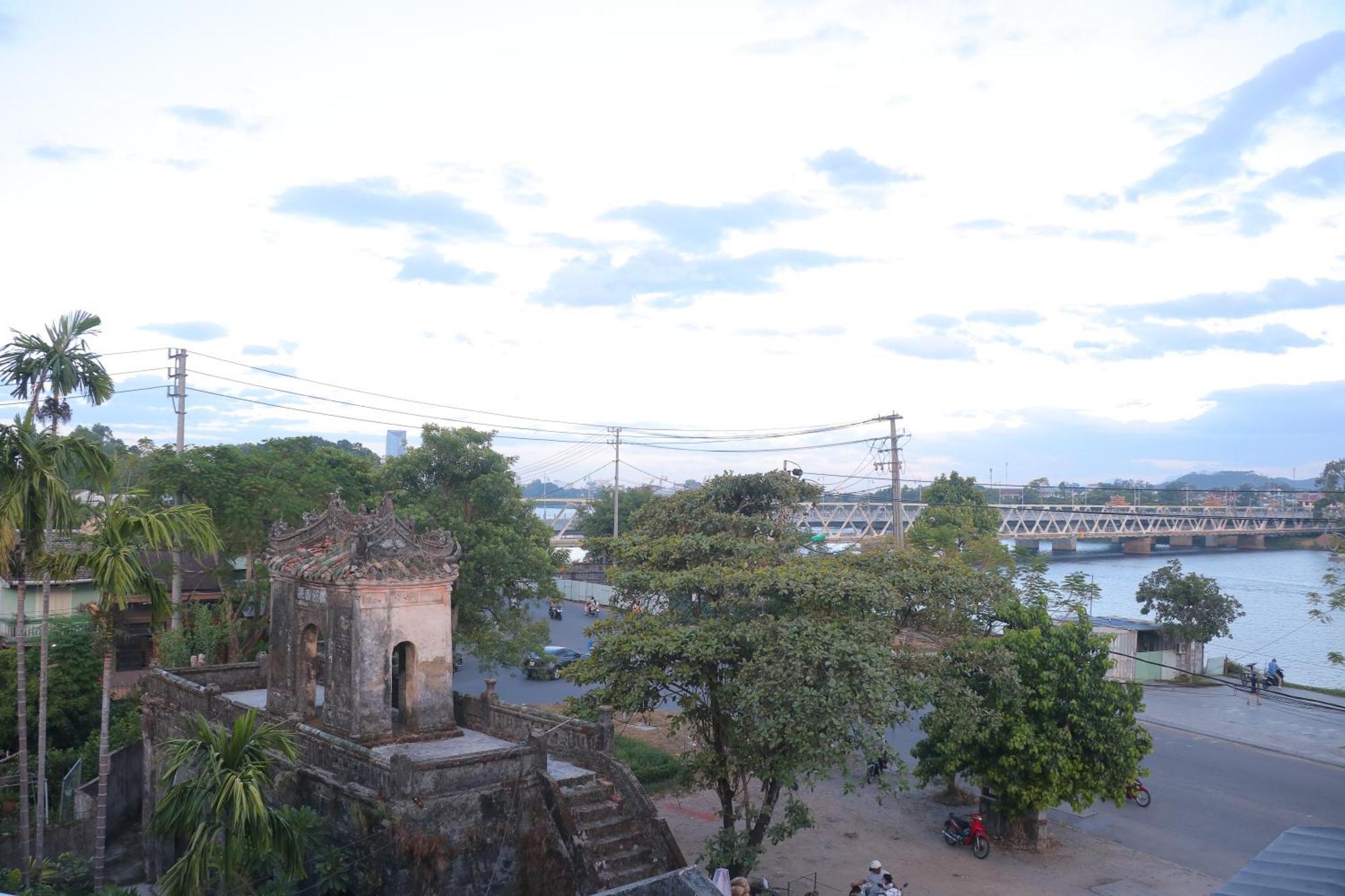 La Nha Homestay Hue Buitenkant foto